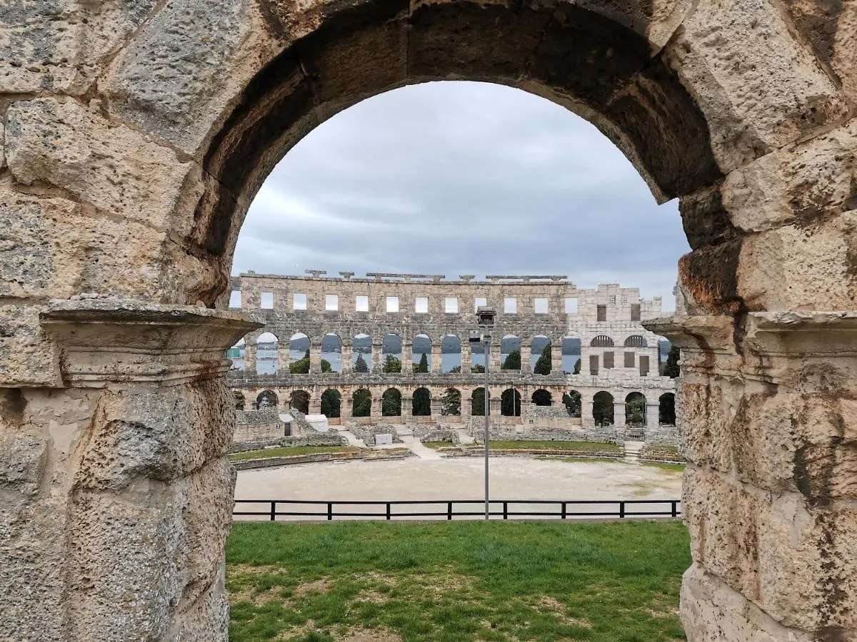 Apartment Andreas - Amphitheater With Free Parking- Pula Croatia