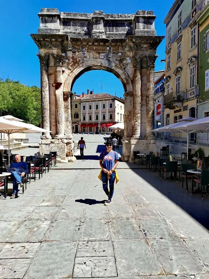 Apartment Andreas - Amphitheater With Free Parking- Pula