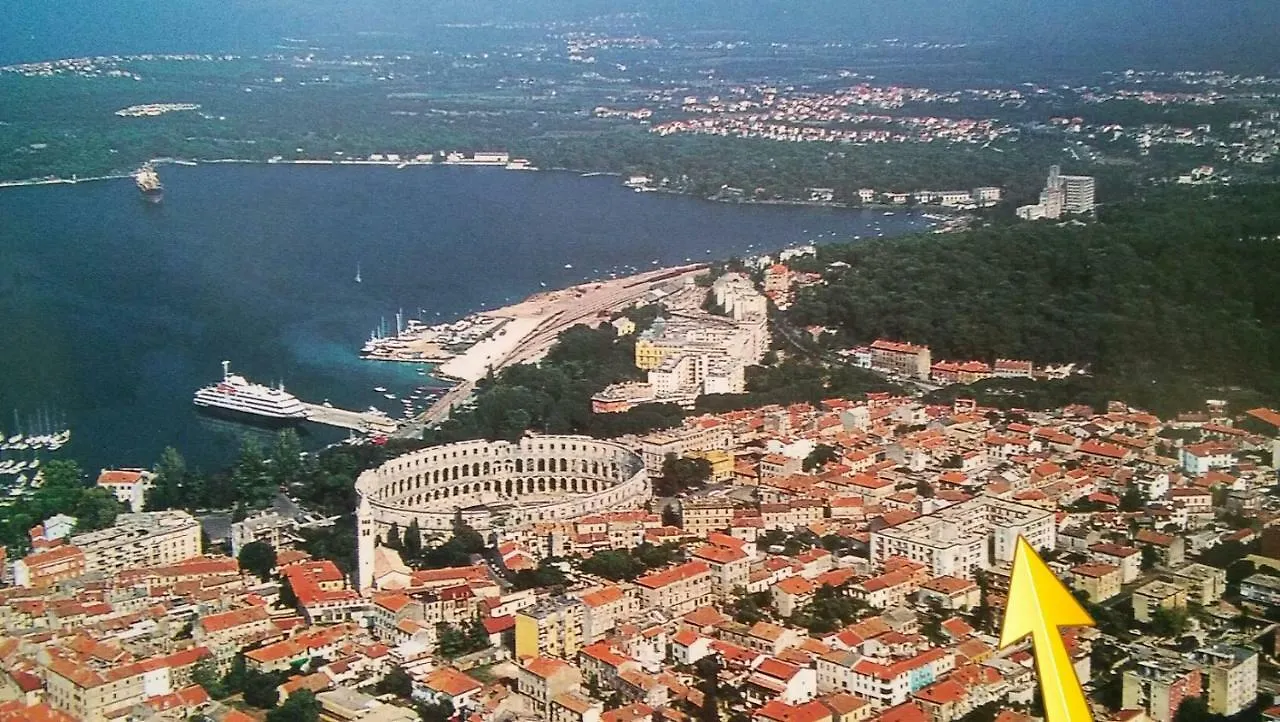 Apartment Andreas - Amphitheater With Free Parking- Pula